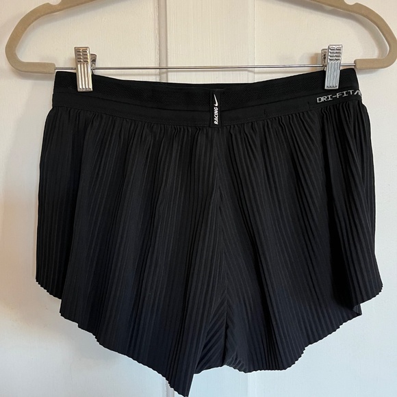 Nike AeroSwift Women's Shorts - Picture 2 of 3
